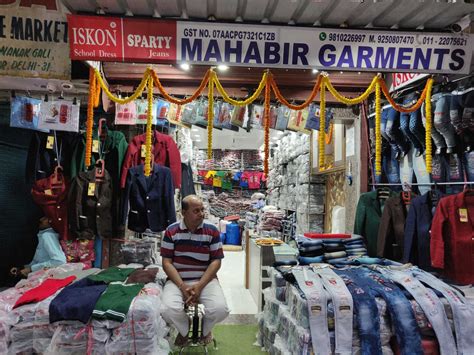  , stationery items wholesale market in Delhi Sadar Bazar, 1, 50address press wali Teft shop number. . Balloon wholesale market in delhi